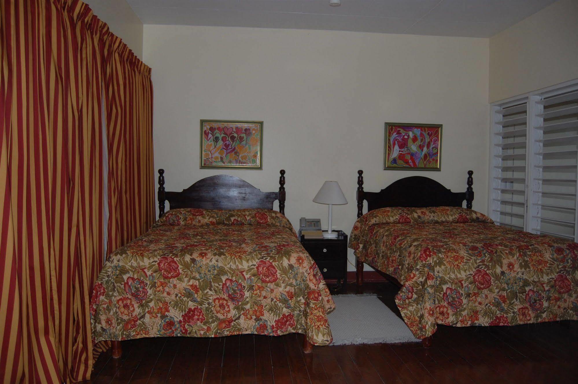 Inn At Shaw Park Gardens & Waterfalls Ocho Rios Exterior photo