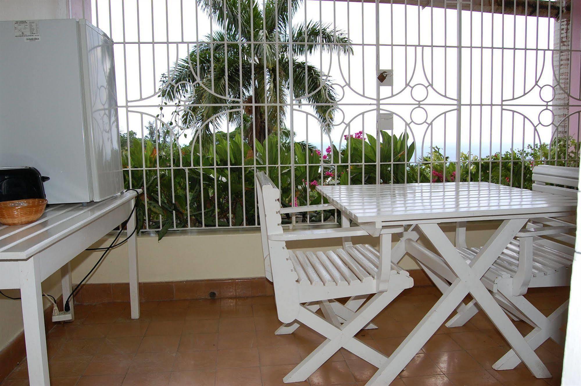 Inn At Shaw Park Gardens & Waterfalls Ocho Rios Exterior photo